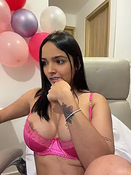 Chloelarsons stripchat live cam model