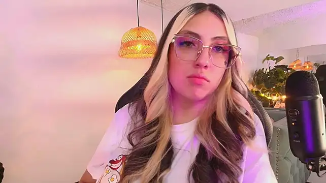 sweetlyundone stripchat live cam model