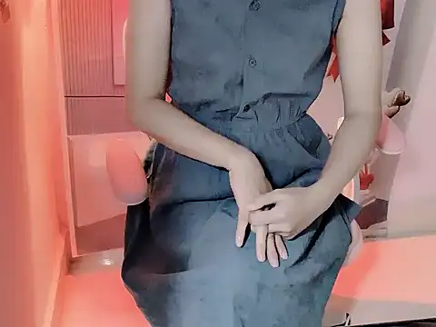 -Lylyn- stripchat live cam model