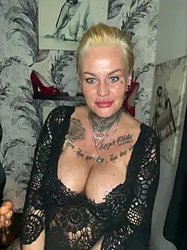 InkedMissLaBaehm stripchat live cam model