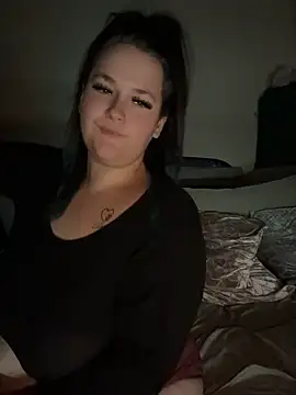 CurvyScarlett69xx stripchat live cam model