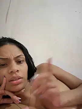 yyyara stripchat live cam model