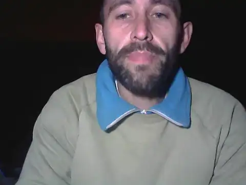 HesARG stripchat live cam model