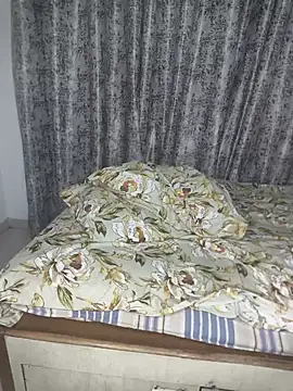 Piyu_xxx stripchat live cam model