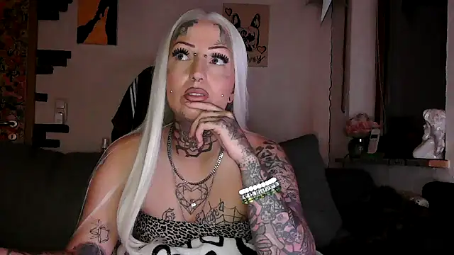 RoxxyInk stripchat live cam model