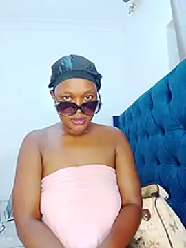 Shamillla stripchat live cam model