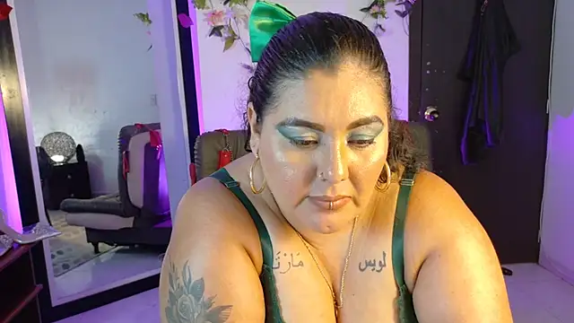 AndreaKinky stripchat live cam model