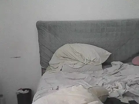 alphalatinobearx stripchat live cam model