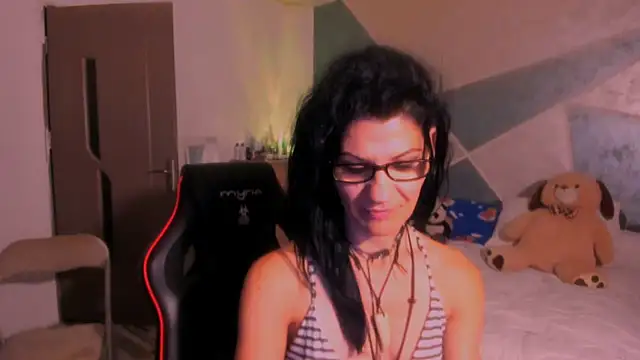 SweetSin40 stripchat live cam model