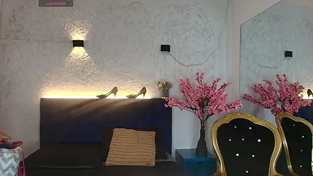 Melannyy__ stripchat live cam model