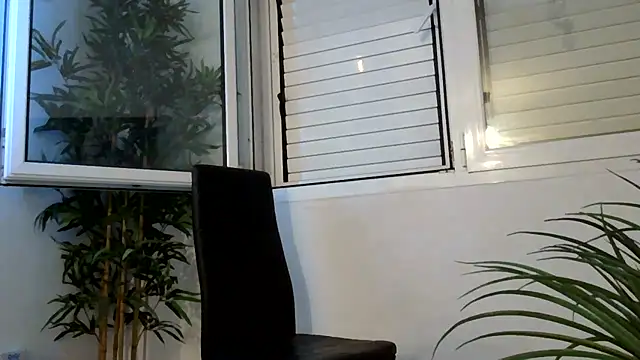 yanick931 stripchat live cam model