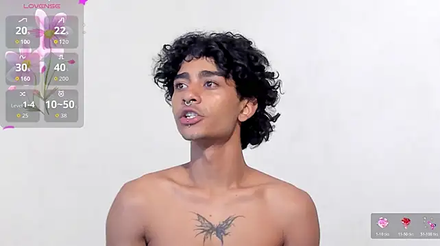 MiikeOthon stripchat live cam model