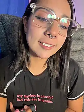LauraSart stripchat live cam model