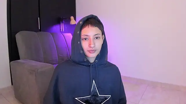 xreeeeviz stripchat live cam model