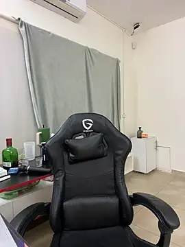 Shurabig stripchat live cam model