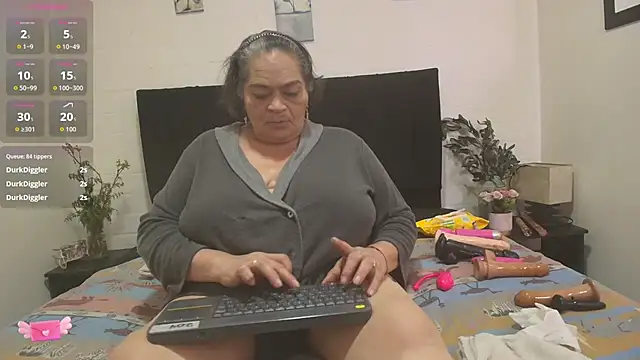 QueenMatturex stripchat live cam model