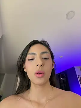 ZaraLuuv stripchat live cam model
