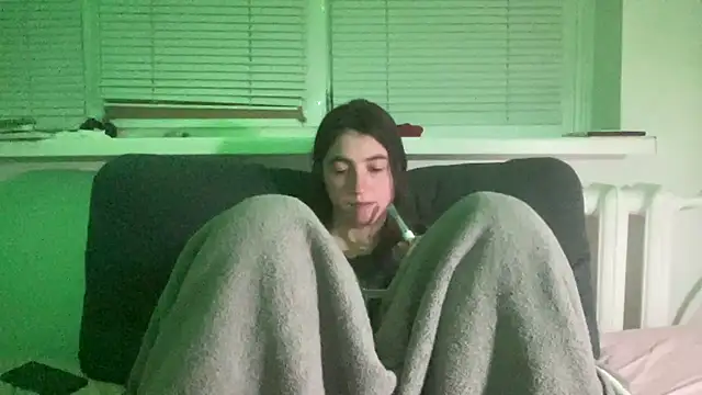Aphr0ditee stripchat live cam model