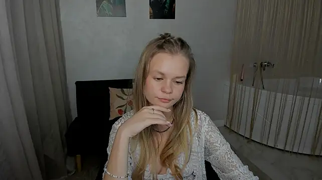 MidnighteAura stripchat live cam model