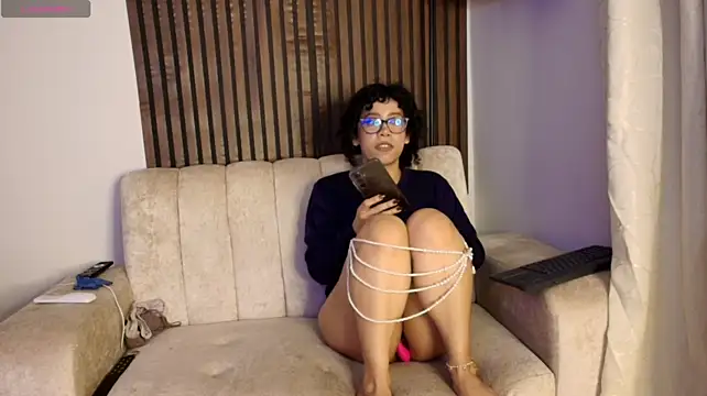 Laena_Castillo stripchat live cam model