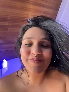 Emily_Gomezz stripchat live cam model