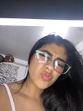 AbrilCollins stripchat live cam model