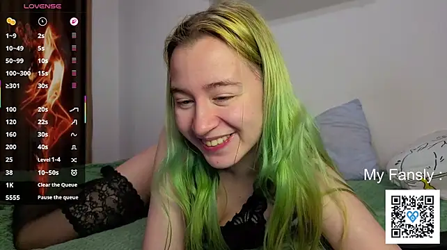Emilya201 stripchat live cam model