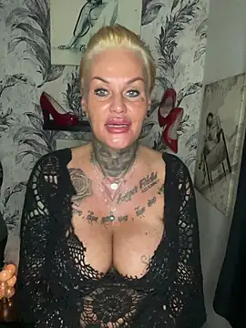 InkedMissLaBaehm stripchat live cam model