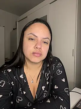 Nandaa02 stripchat live cam model