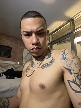 AlphaMasterXxx stripchat live cam model