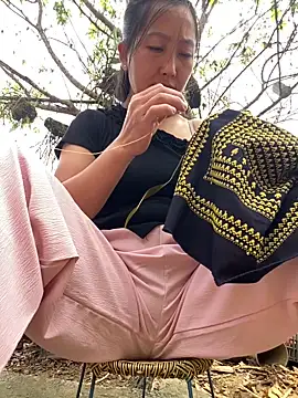 Huonglyna stripchat live cam model