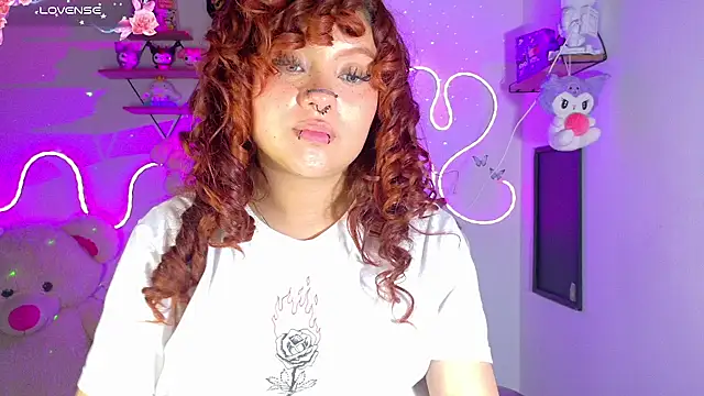 theiamoon stripchat live cam model
