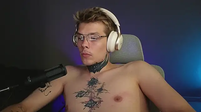 DENIS_HERE stripchat live cam model