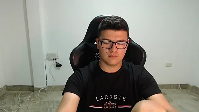Plug_Control stripchat live cam model