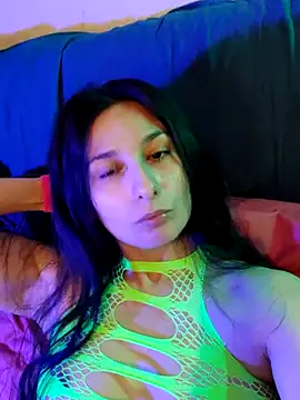 Bigyummmzul stripchat live cam model