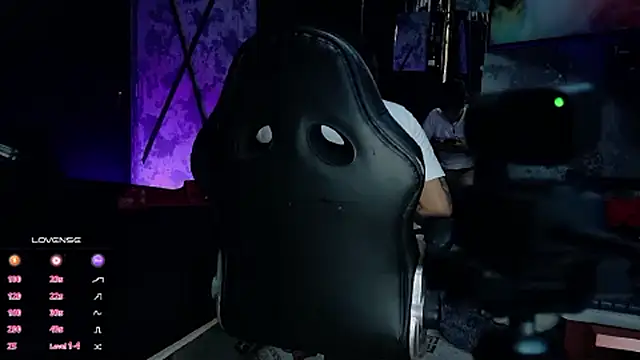ZhoeStrong stripchat live cam model