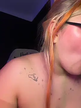 Sophia_Weest99 stripchat live cam model