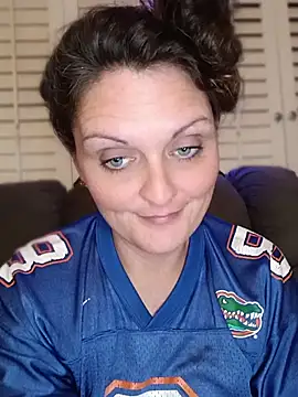 Harley428 stripchat live cam model