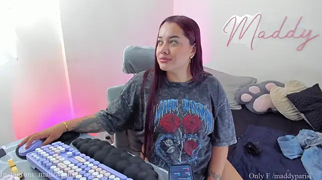 MaddyParisi stripchat live cam model