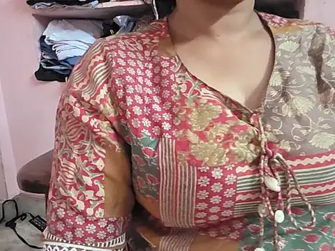 Miss_sruthi stripchat live cam model