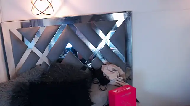 Rossi_ss1 stripchat live cam model