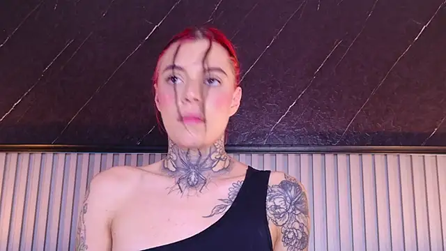 Meganreed_ stripchat live cam model