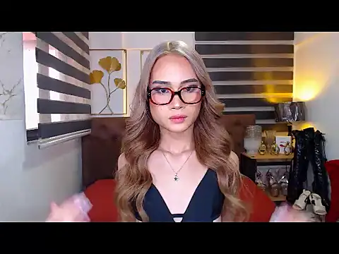 JuicyCockThea stripchat live cam model