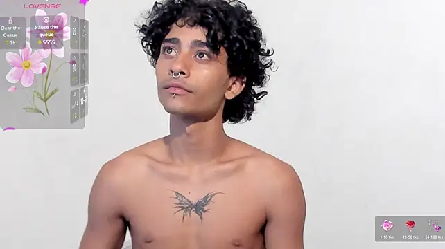 MiikeOthon stripchat live cam model