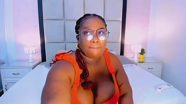 TreisyVixen stripchat live cam model