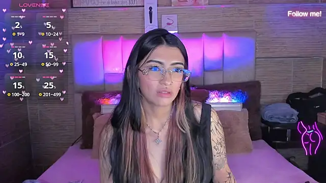 mia_devine_ stripchat live cam model