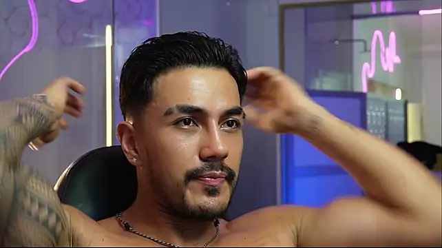aaron_bolt stripchat live cam model