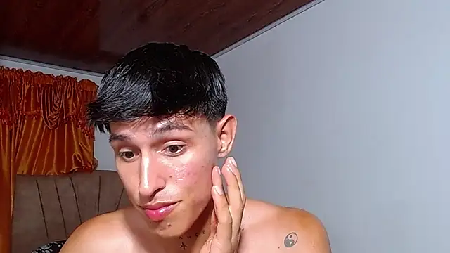 rowanbig stripchat live cam model