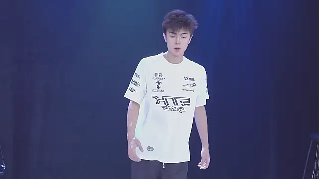 NCT-111 stripchat live cam model