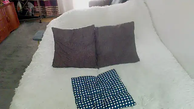 Juliamodest1 stripchat live cam model